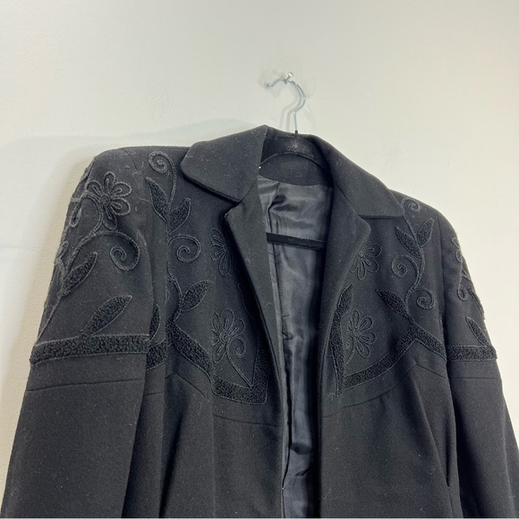 Black tailored embroidered belted fitted coat - Picture 7 of 11